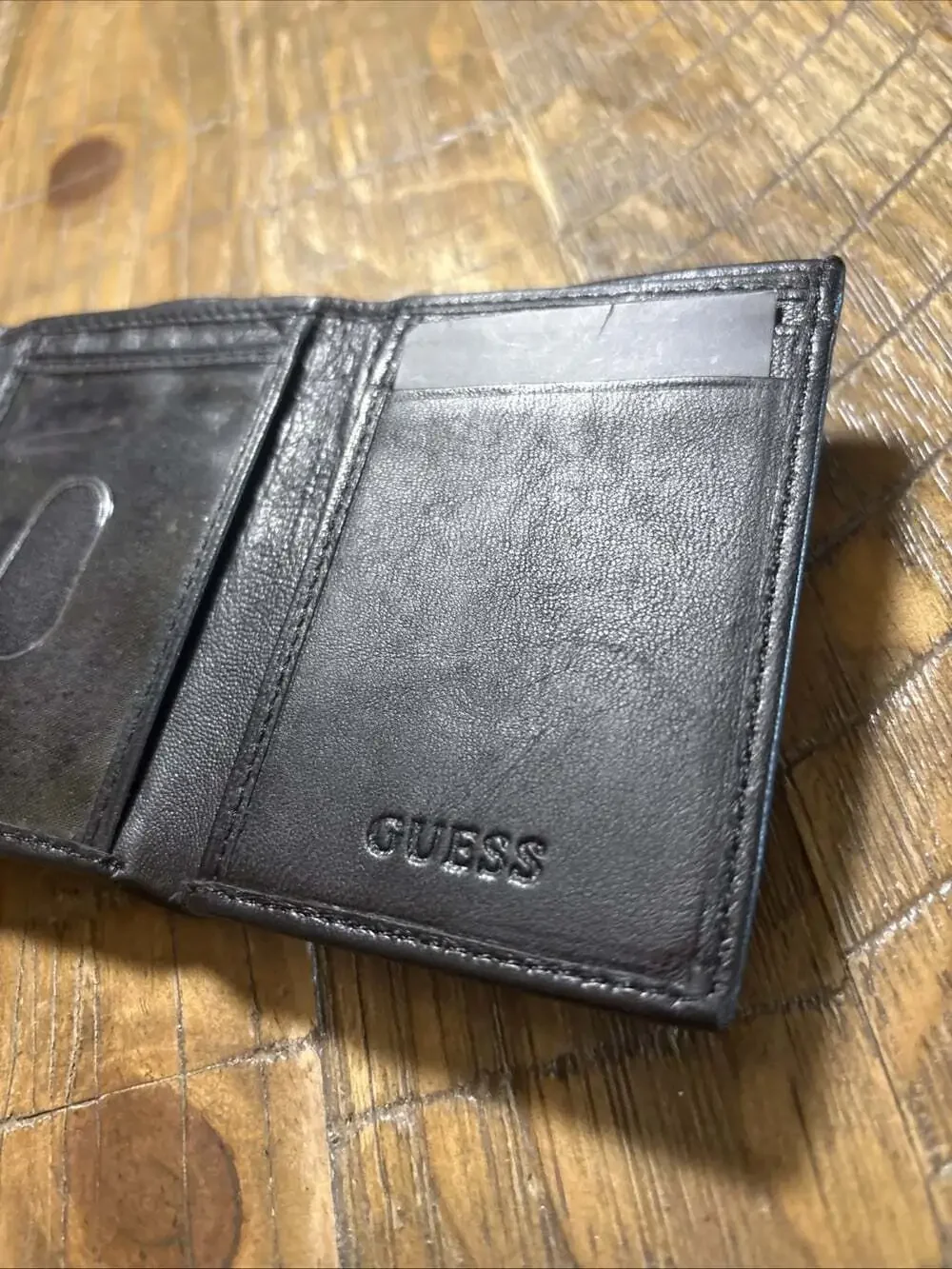 Vintage Guess Genuine Leather Men’s Wallet